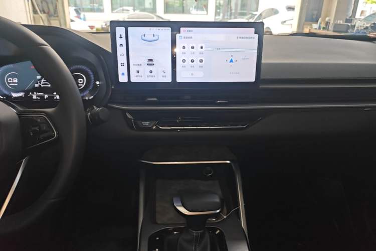 Used Geely Auto Emgrand 2025 4th Generation 1.5L CVT Luxury Version Audio And AC Panel