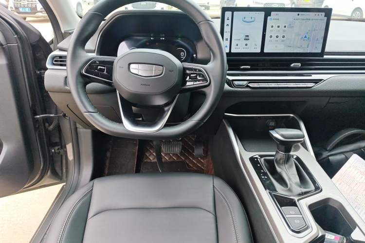 Used Geely Auto Emgrand 2025 4th Generation 1.5L CVT Luxury Version Audio And AC Panel