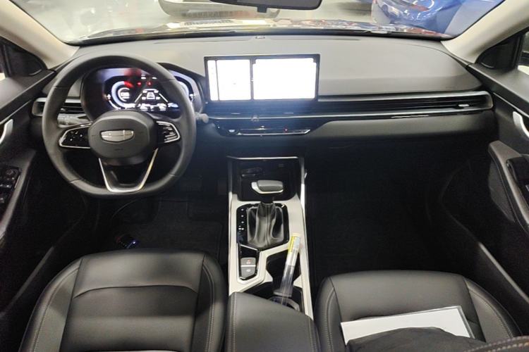 Used Geely Auto Emgrand 2025 4th Generation 1.5L CVT Longteng Edition Center Console