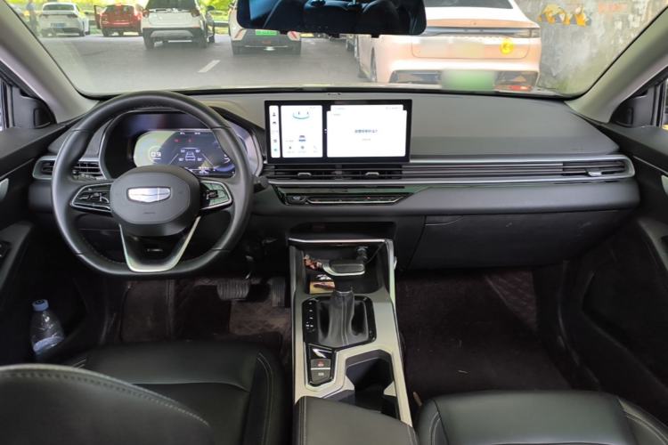 Used Geely Auto Emgrand 2025 4th Generation 1.5L CVT Luxury Version Center Console