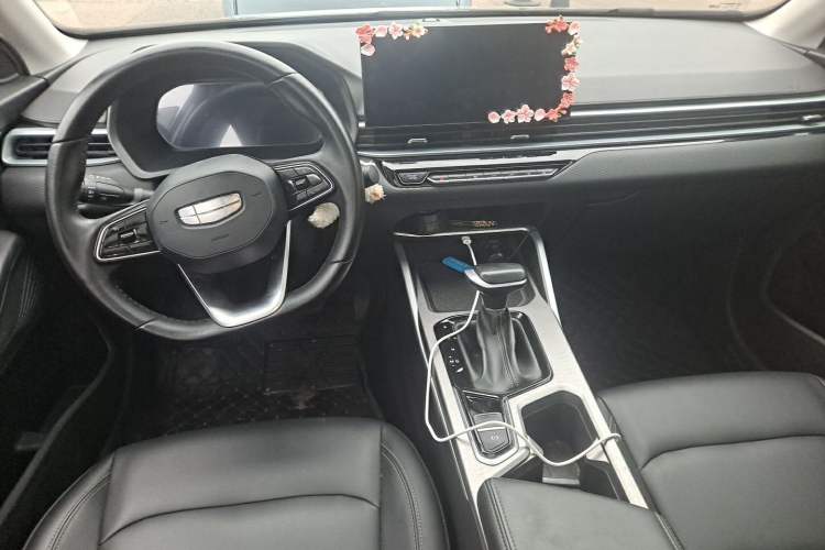 Used Geely Auto Emgrand 2025 4th Generation 1.5L CVT Longteng Edition Center Console