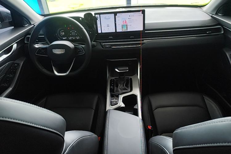 Used Geely Auto Emgrand 2025 4th Generation 1.5L CVT Luxury Version Center Console