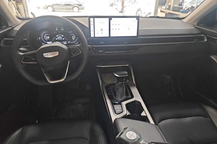 Used Geely Auto Emgrand 2025 4th Generation 1.5L CVT Luxury Version Center Console