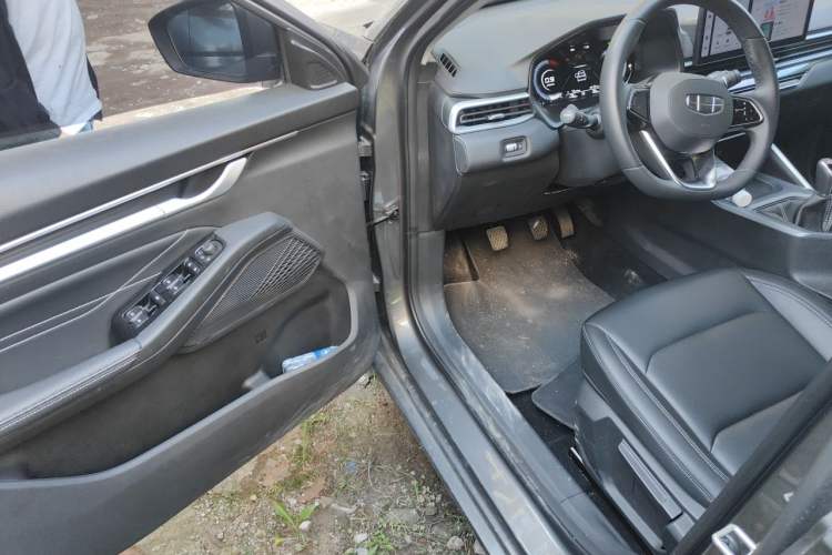 Used Geely Auto Emgrand 2025 4th Generation 1.5L Manual – Dragon Edition Driver Seat
