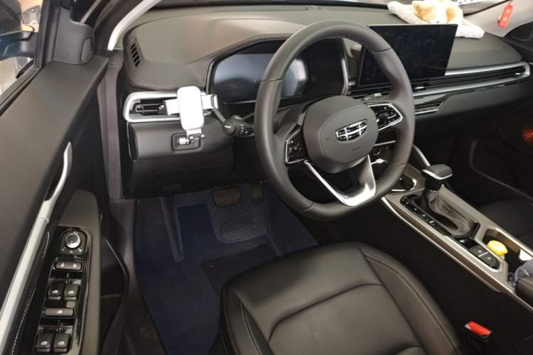 Used Geely Auto Emgrand 2025 4th Generation 1.5L CVT Luxury Version Driver Seat
