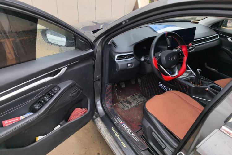 Used Geely Auto Emgrand 2025 4th Generation 1.5L Manual – Dragon Edition Driver Seat