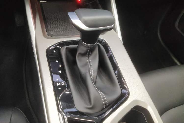 Used Geely Auto Emgrand 2025 4th Generation 1.5L CVT Luxury Version Gear Lever