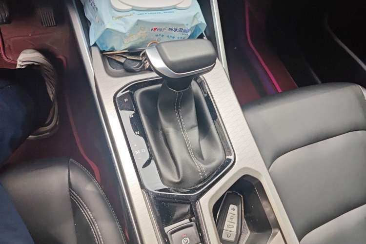 Used Geely Auto Emgrand 2025 4th Generation 1.5L CVT Longteng Edition Gear Lever