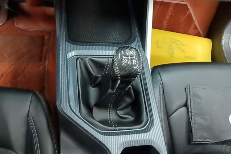 Used Geely Auto Emgrand 2025 4th Generation 1.5L Manual – Dragon Edition Gear Lever