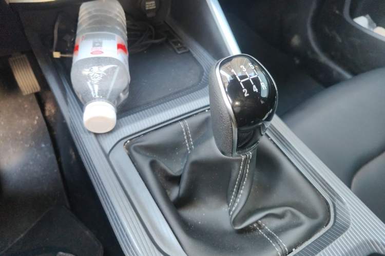 Used Geely Auto Emgrand 2025 4th Generation 1.5L Manual – Dragon Edition Gear Lever