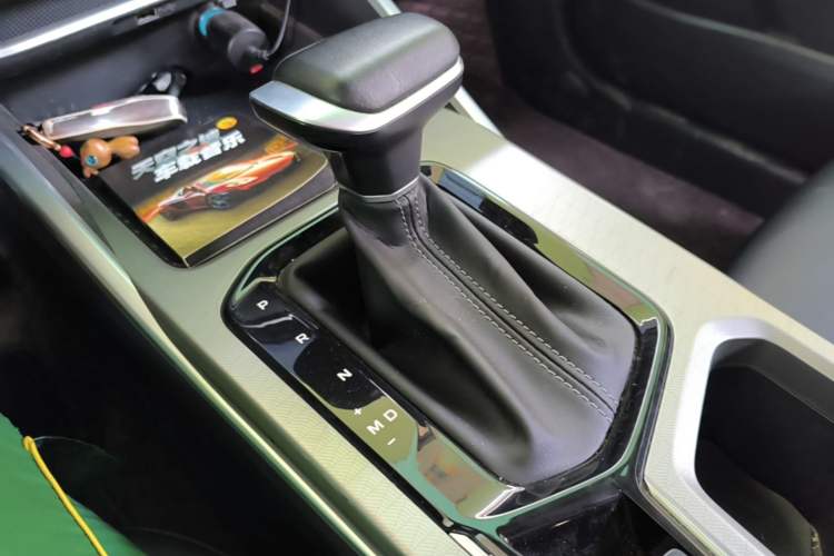 Used Geely Auto Emgrand 2025 4th Generation 1.5L CVT Luxury Version Gear Lever