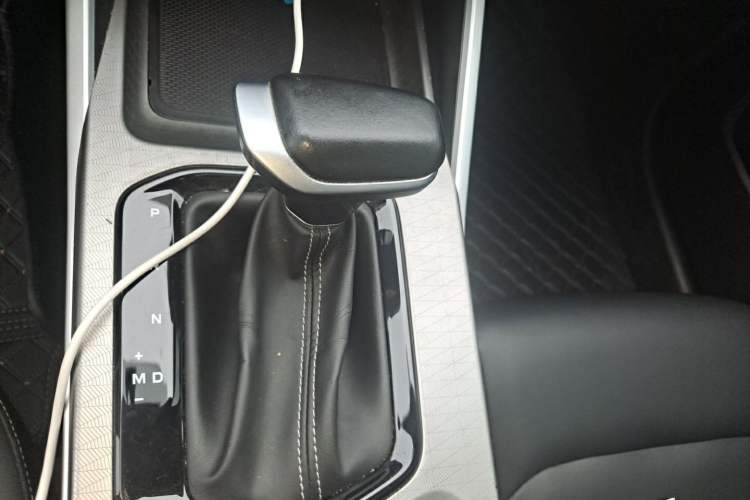 Used Geely Auto Emgrand 2025 4th Generation 1.5L CVT Longteng Edition Gear Lever