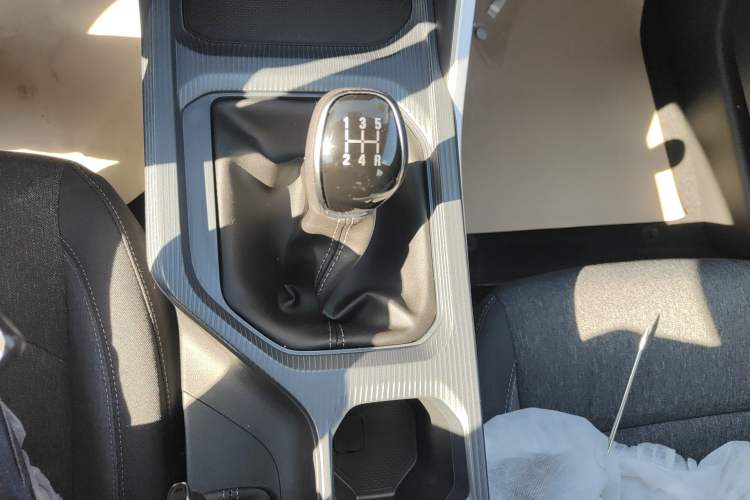 Used Geely Auto Emgrand 2025 4th Generation 1.5L Manual - Starry Edition Gear Lever