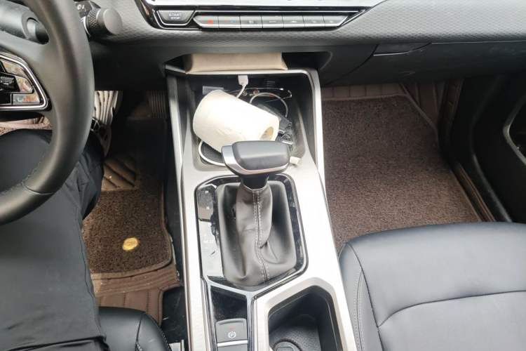 Used Geely Auto Emgrand 2025 4th Generation 1.5L CVT Longteng Edition Gear Lever