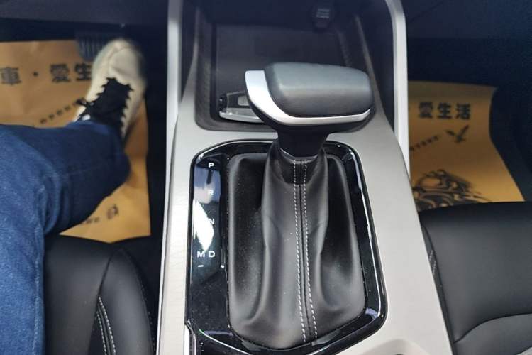 Used Geely Auto Emgrand 2025 4th Generation 1.5L CVT Longteng Edition Gear Lever