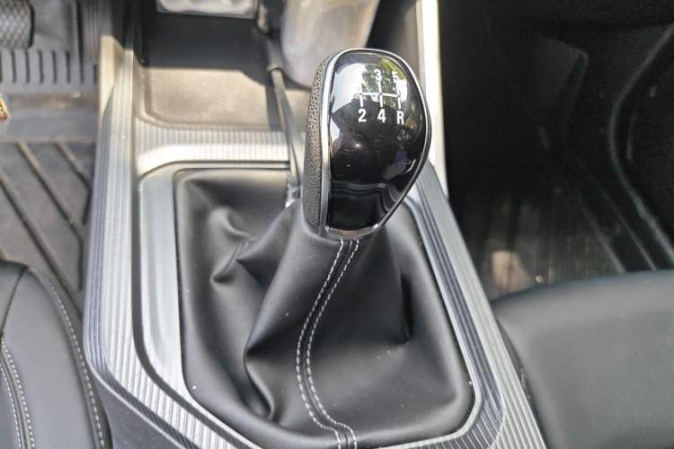 Used Geely Auto Emgrand 2025 4th Generation 1.5L Manual – Dragon Edition Gear Lever