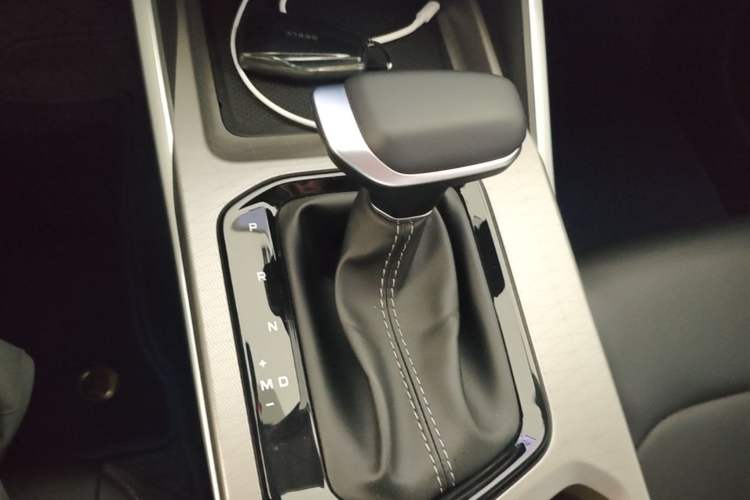 Used Geely Auto Emgrand 2025 4th Generation 1.5L CVT Luxury Version Gear Lever