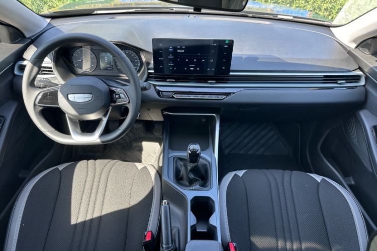 Used Geely Auto Emgrand 2025 4th Generation 1.5L Manual - Starry Edition Interior 5