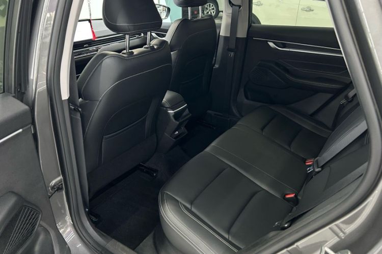 Used Geely Auto Emgrand 2025 4th Generation 1.5L Manual – Dragon Edition Interior 5
