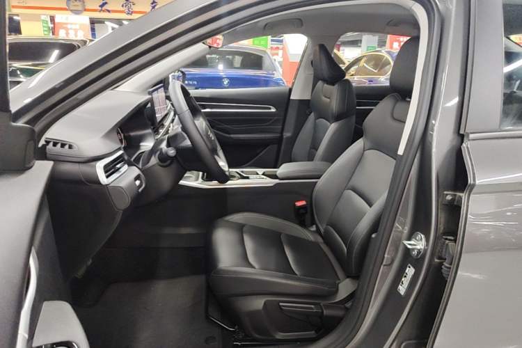 Used Geely Auto Emgrand 2025 4th Generation 1.5L CVT Longteng Edition Left Front Seat