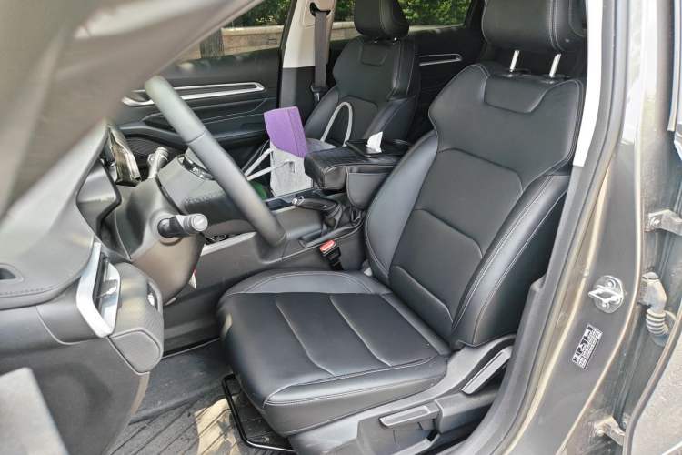 Used Geely Auto Emgrand 2025 4th Generation 1.5L Manual – Dragon Edition Left Front Seat