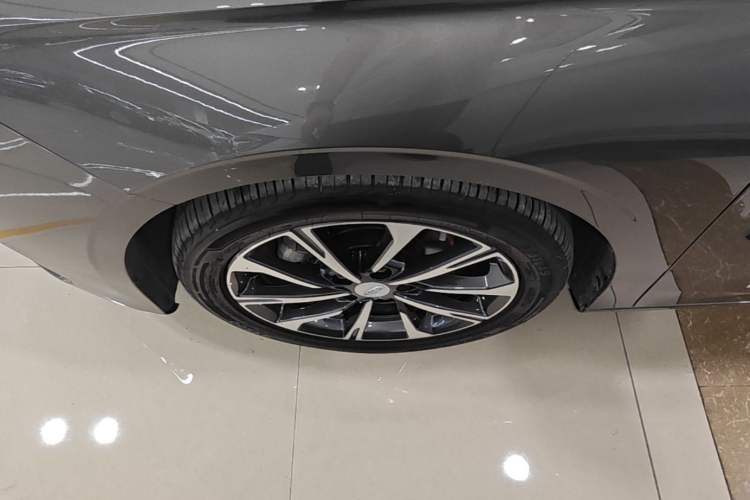 Used Geely Auto Emgrand 2025 4th Generation 1.5L CVT Luxury Version Left Front Wheel Hub