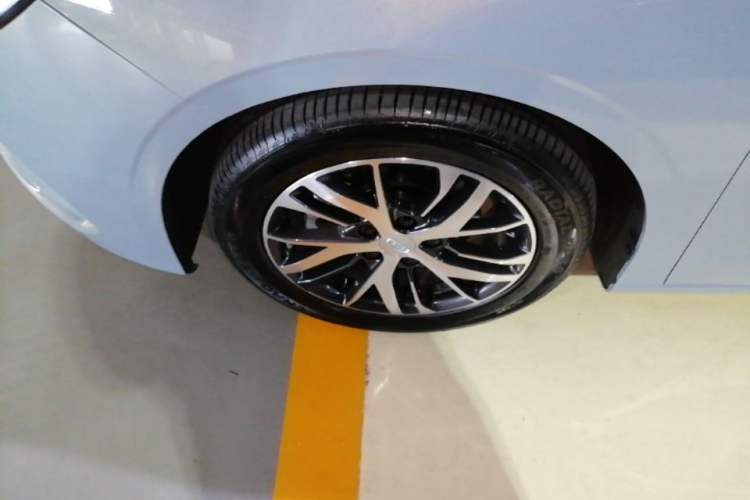 Used Geely Auto Emgrand 2025 4th Generation 1.5L CVT Starry Edition Left Front Wheel Hub