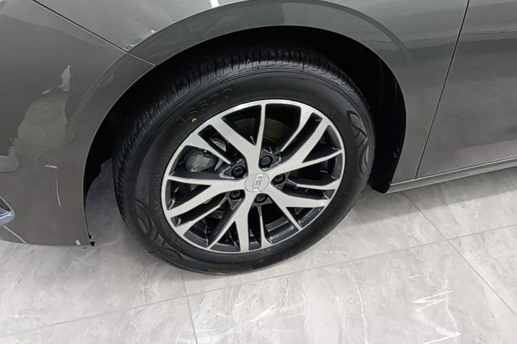 Used Geely Auto Emgrand 2025 4th Generation 1.5L Manual – Dragon Edition Left Front Wheel Hub