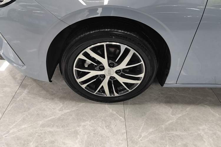 Used Geely Auto Emgrand 2025 4th Generation 1.5L CVT Longteng Edition Left Front Wheel Hub