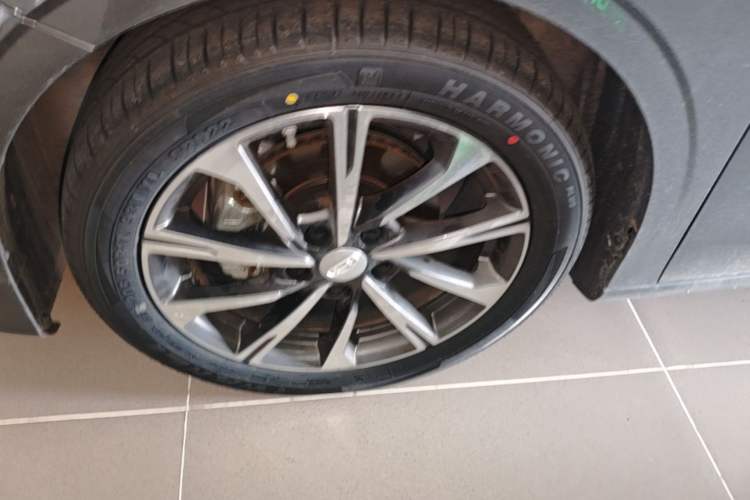 Used Geely Auto Emgrand 2025 4th Generation 1.5L CVT Luxury Version Left Front Wheel Hub