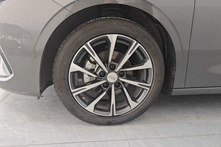 Used Geely Auto Emgrand 2025 4th Generation 1.5L CVT Luxury Version Left Front Wheel Hub