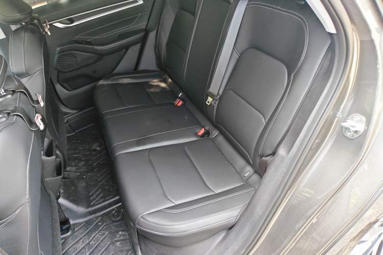 Used Geely Auto Emgrand 2025 4th Generation 1.5L Manual – Dragon Edition Left Rear Seat