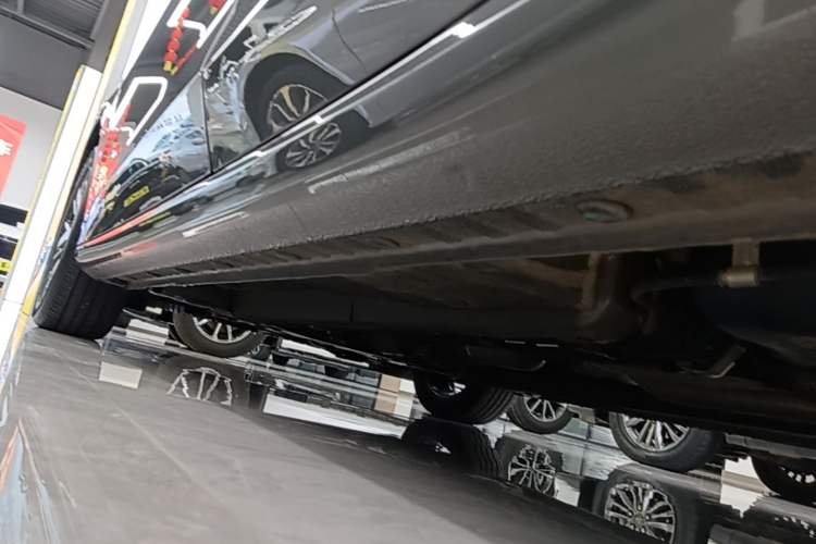Used Geely Auto Emgrand 2025 4th Generation 1.5L Manual – Dragon Edition Left Side Sill