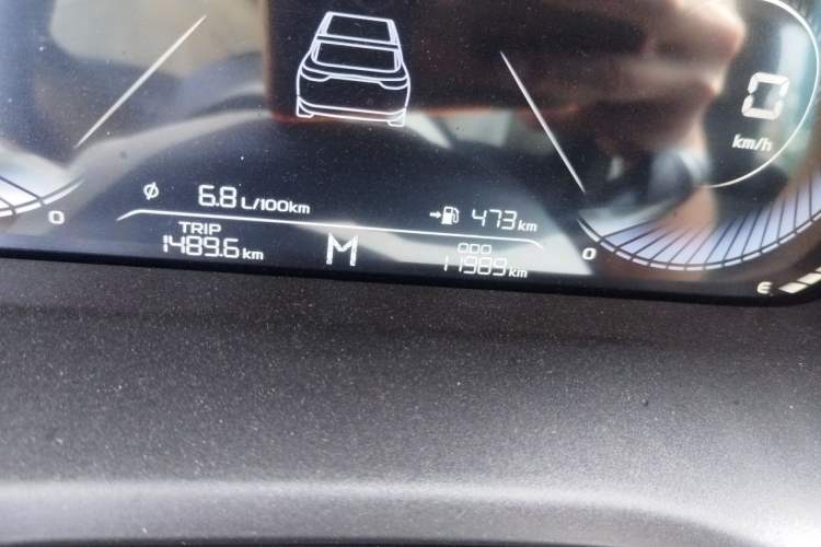 Used Geely Auto Emgrand 2025 4th Generation 1.5L Manual – Dragon Edition Odometer Close Up