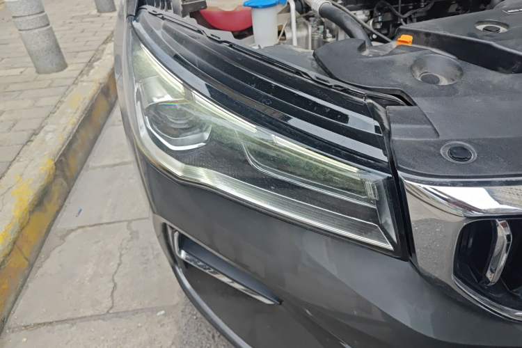 Used Geely Auto Emgrand 2025 4th Generation 1.5L CVT Longteng Edition Right Front Headlight