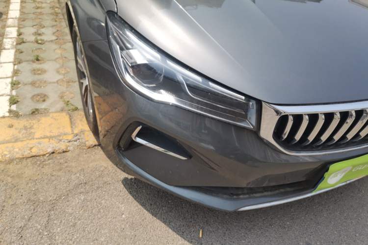 Used Geely Auto Emgrand 2025 4th Generation 1.5L CVT Longteng Edition Right Front Headlight