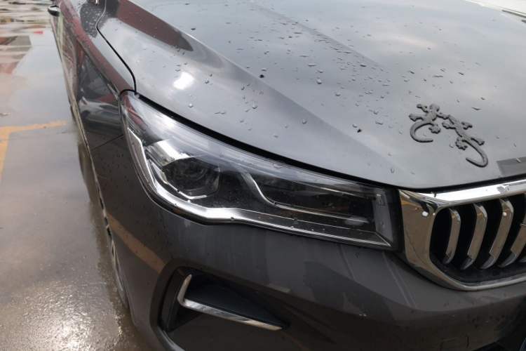 Used Geely Auto Emgrand 2025 4th Generation 1.5L Manual – Dragon Edition Right Front Headlight