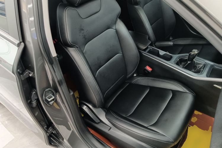 Used Geely Auto Emgrand 2025 4th Generation 1.5L Manual – Dragon Edition Right Front Seat