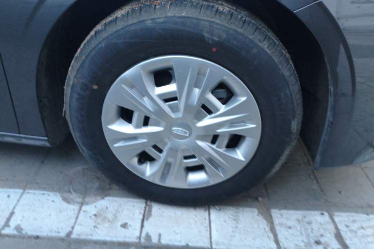 Used Geely Auto Emgrand 2025 4th Generation 1.5L Manual - Starry Edition Right Front Wheel Hub