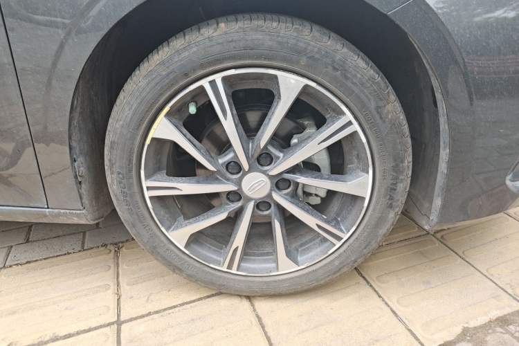 Used Geely Auto Emgrand 2025 4th Generation 1.5L CVT Flagship Version Right Front Wheel Hub