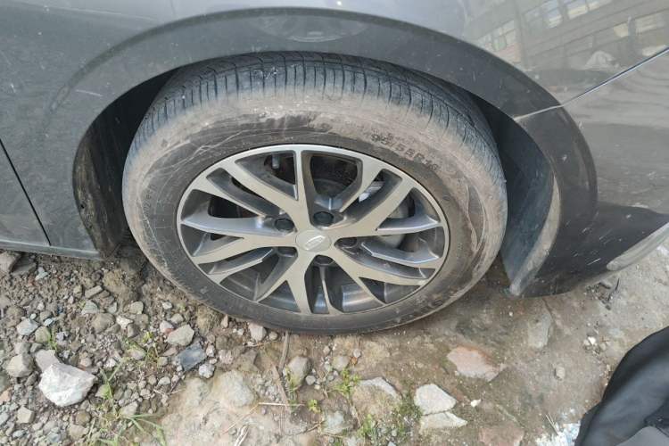 Used Geely Auto Emgrand 2025 4th Generation 1.5L Manual – Dragon Edition Right Front Wheel Hub
