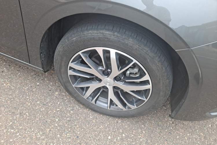 Used Geely Auto Emgrand 2025 4th Generation 1.5L CVT Longteng Edition Right Front Wheel Hub