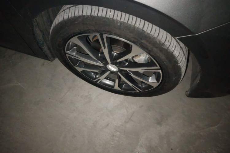 Used Geely Auto Emgrand 2025 4th Generation 1.5L CVT Luxury Version Right Front Wheel Hub