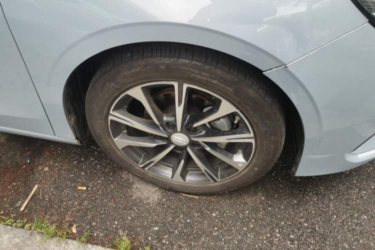 Used Geely Auto Emgrand 2025 4th Generation 1.5L CVT Luxury Version Right Front Wheel Hub