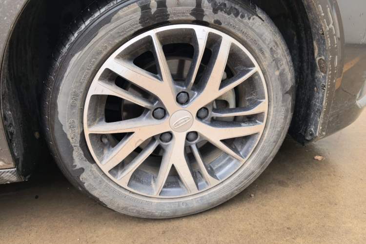 Used Geely Auto Emgrand 2025 4th Generation 1.5L Manual – Dragon Edition Right Front Wheel Hub