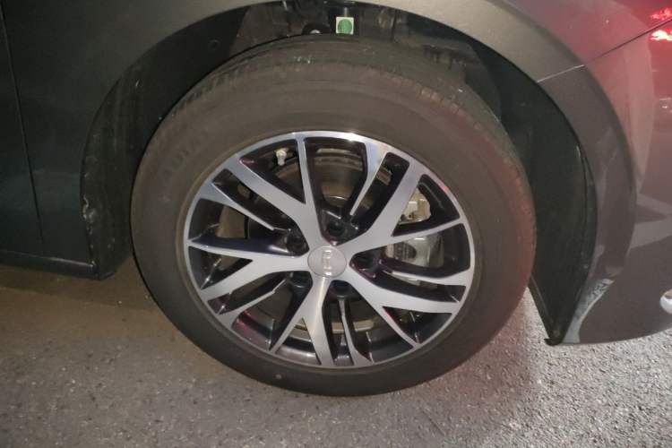 Used Geely Auto Emgrand 2025 4th Generation 1.5L CVT Longteng Edition Right Front Wheel Hub