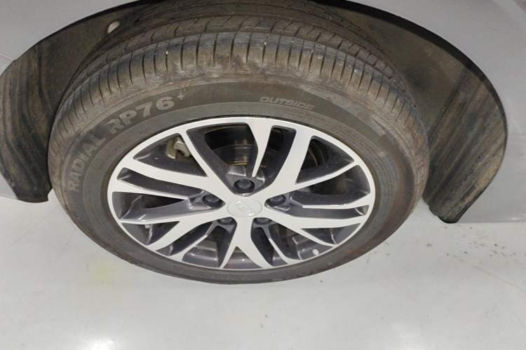 Used Geely Auto Emgrand 2025 4th Generation 1.5L CVT Longteng Edition Right Rear Wheel Hub