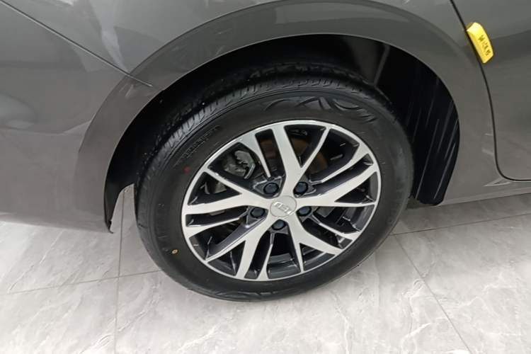 Used Geely Auto Emgrand 2025 4th Generation 1.5L Manual – Dragon Edition Right Rear Wheel Hub