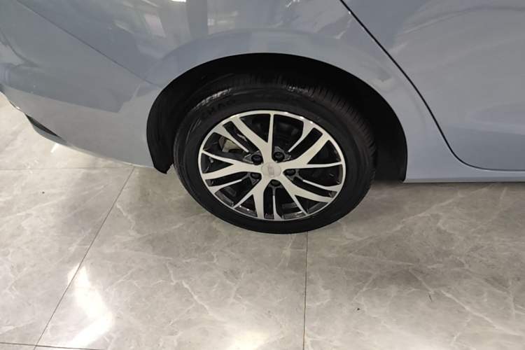Used Geely Auto Emgrand 2025 4th Generation 1.5L CVT Longteng Edition Right Rear Wheel Hub