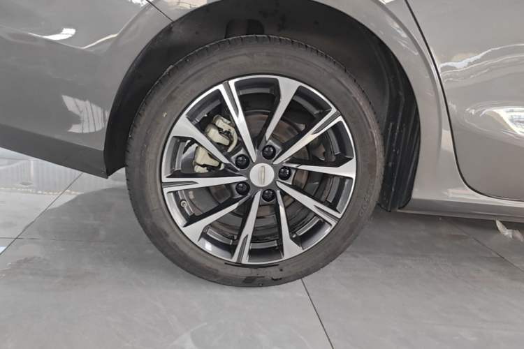 Used Geely Auto Emgrand 2025 4th Generation 1.5L CVT Luxury Version Right Rear Wheel Hub